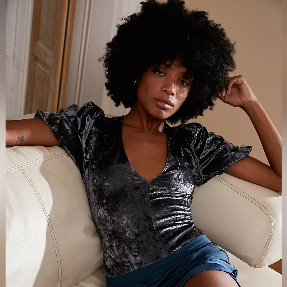 NWT Free People Romantic Crushed Velvet Short Sleeve V-Neck bodysuit Size L